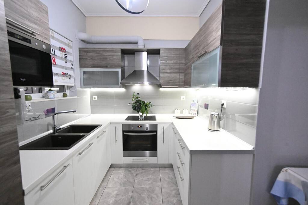 Lili'S Apartment Элефсис Экстерьер фото